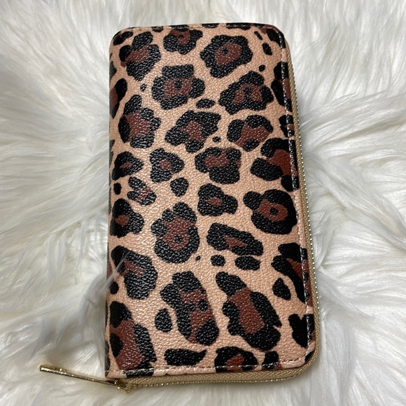 Leopard Vegan Leather Single Zipper Wallet - Picture 3 of 11